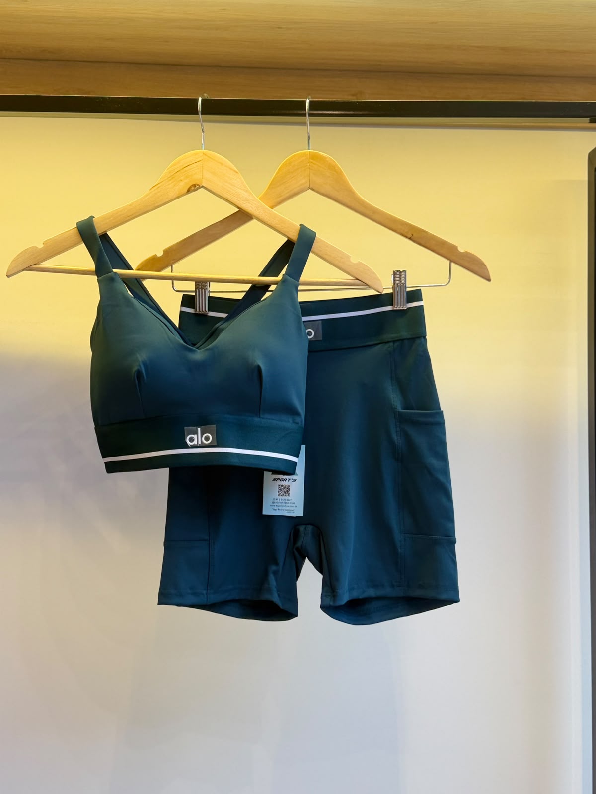 Conjunto Alo Top + Shorts Verde Petróleo