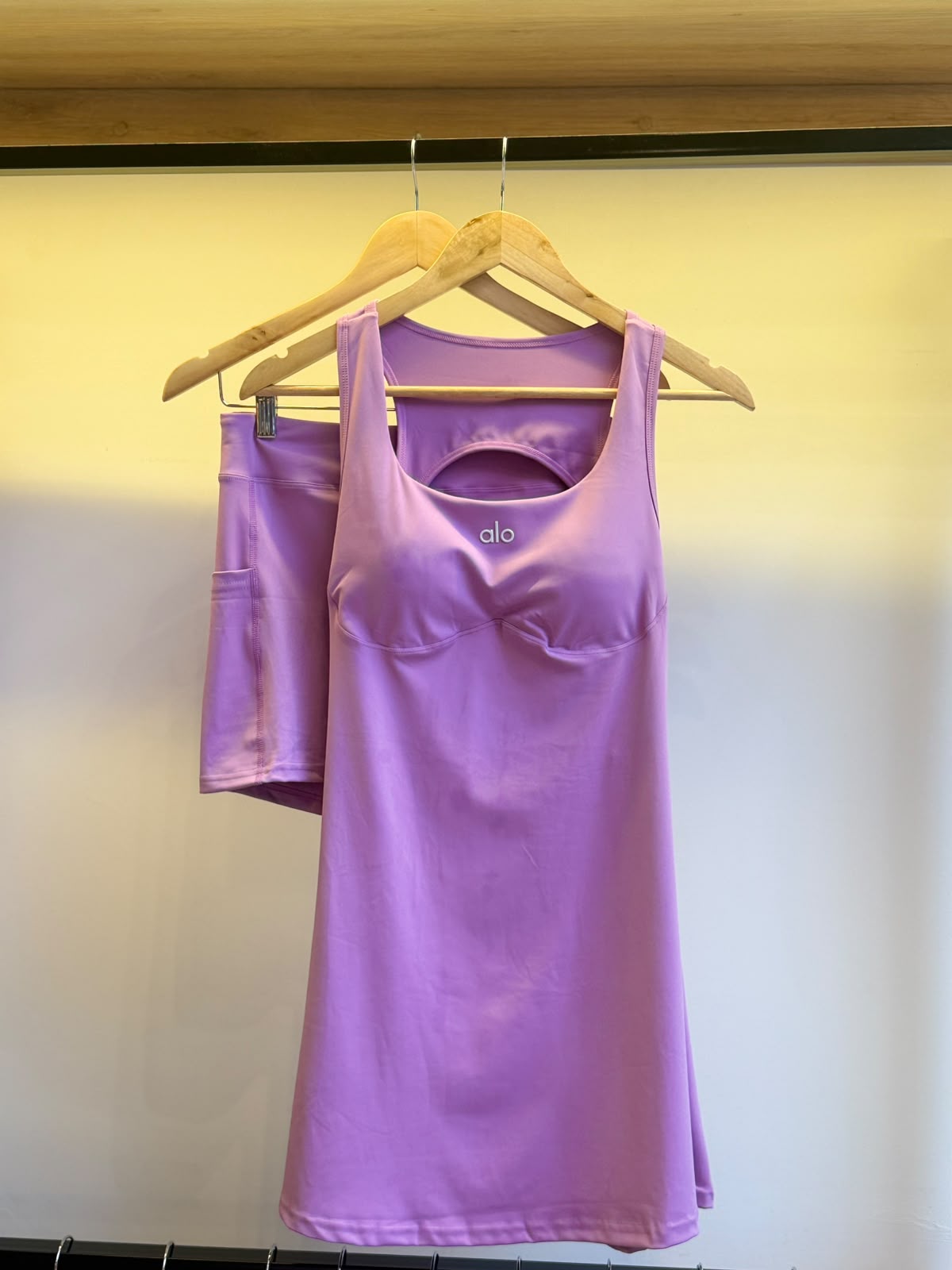 Vestido Alo Lilás + Shorts