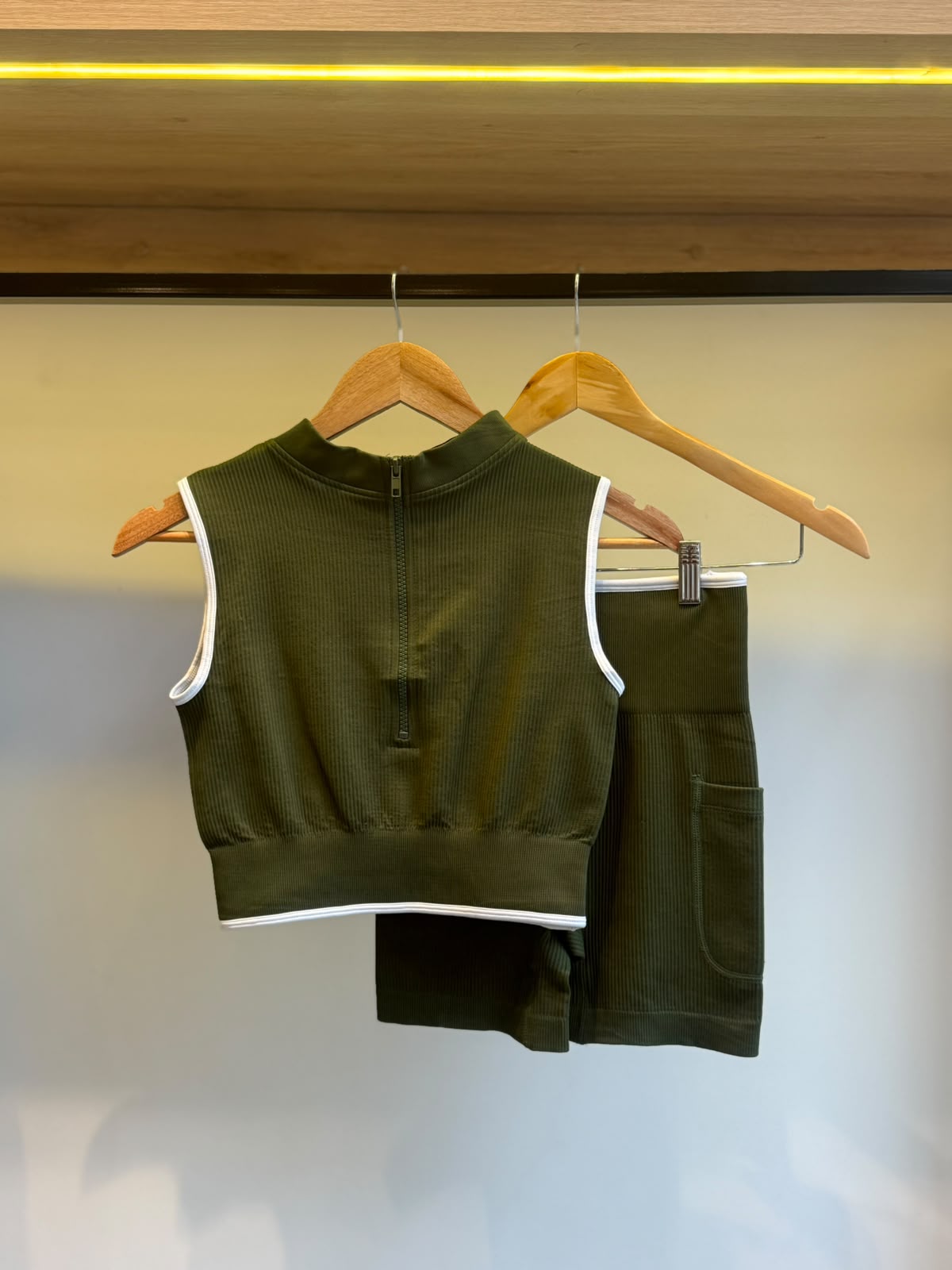 Conjunto Canelado Verde Militar