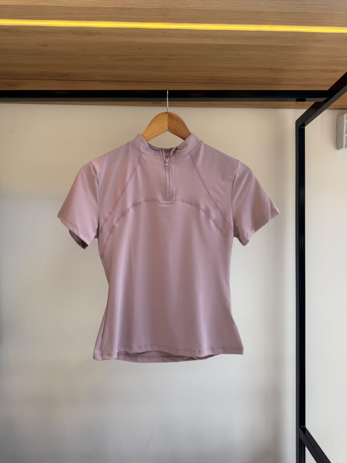 Camiseta Meio Zíper Rosé